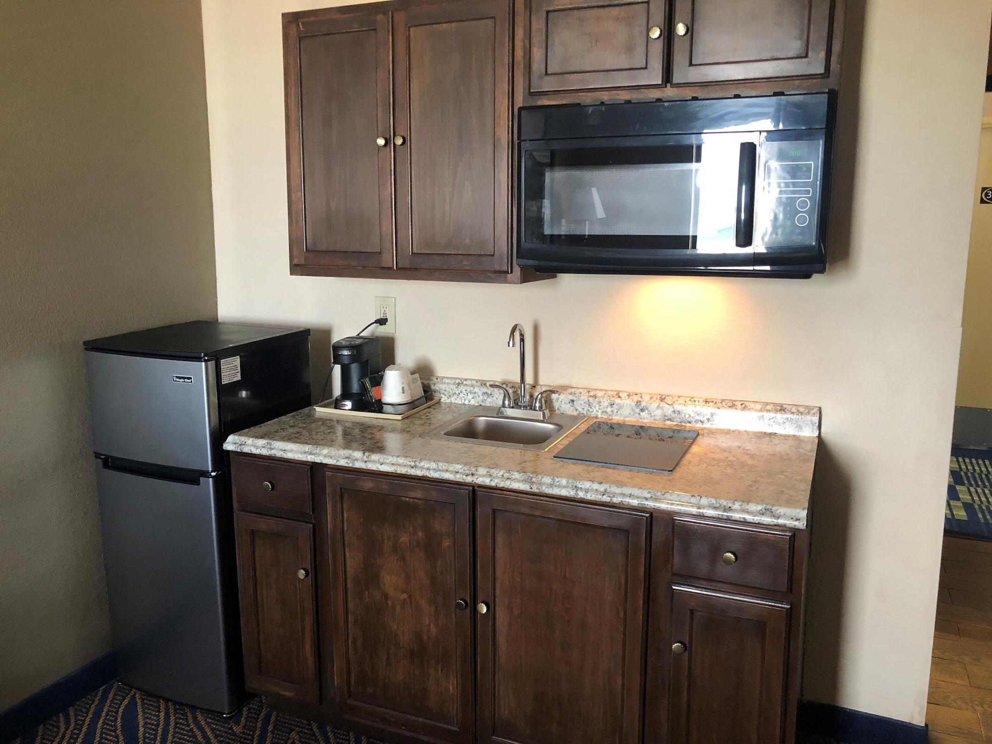 Super 8 By Wyndham Cedar City Bagian luar foto