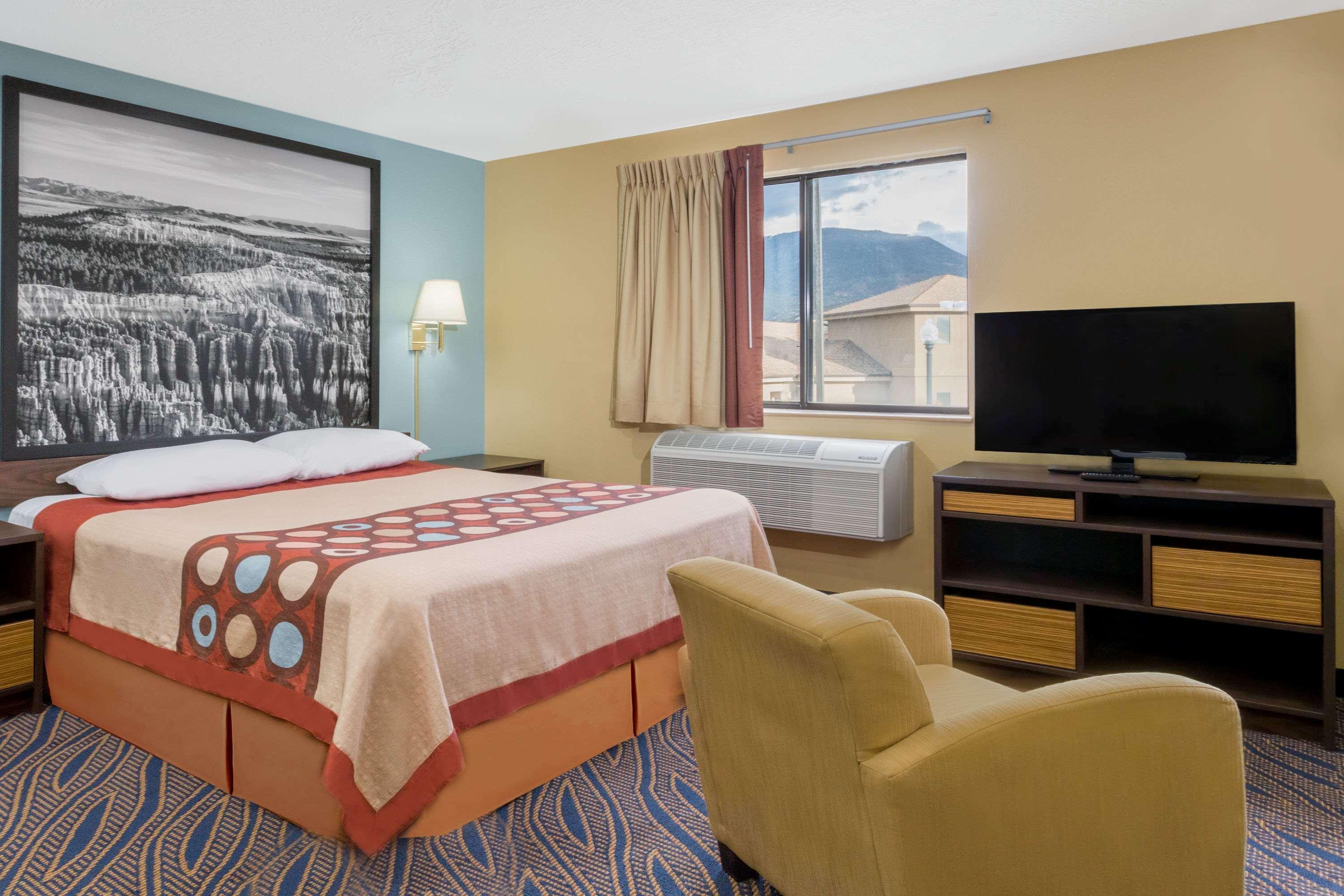 Super 8 By Wyndham Cedar City Bagian luar foto