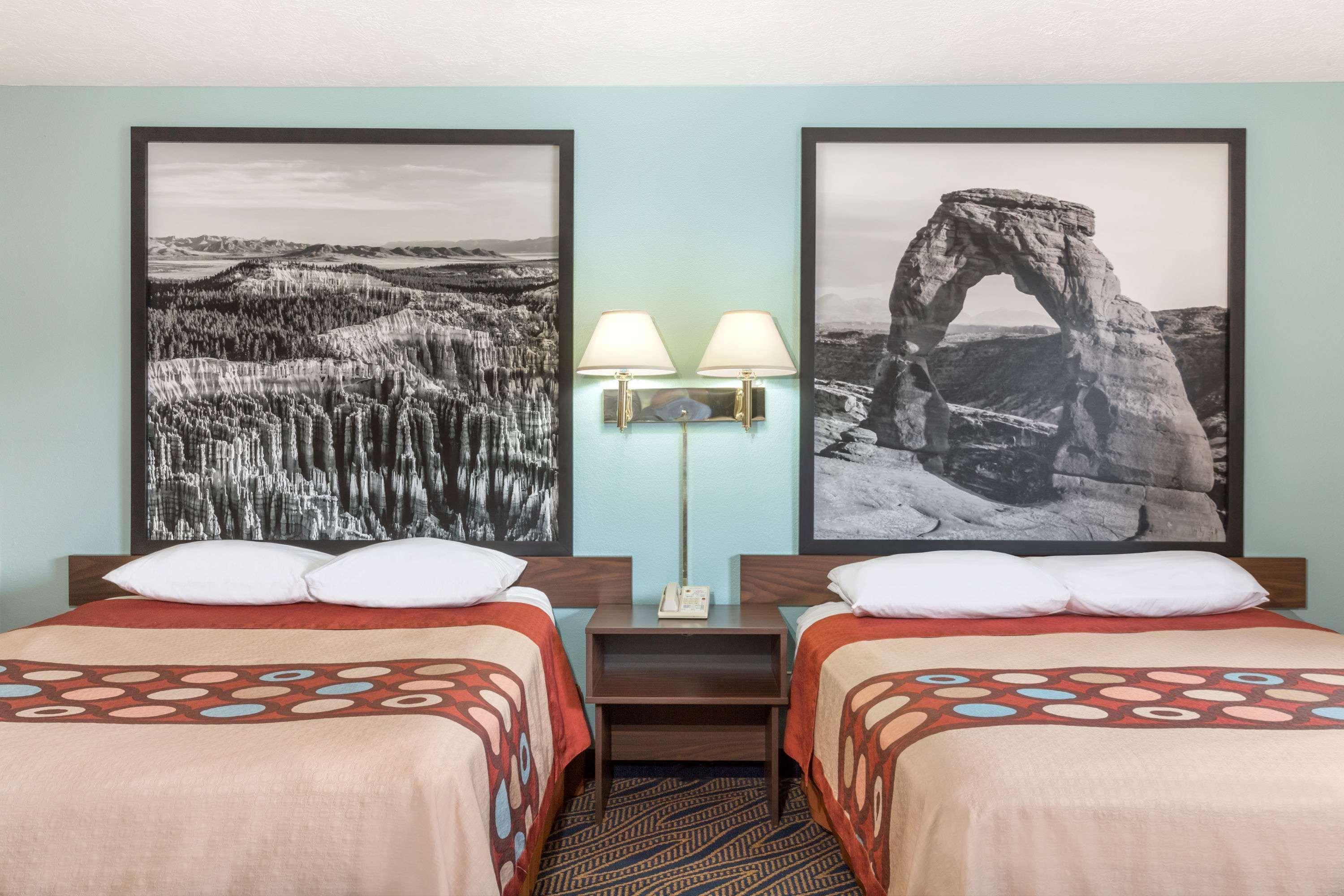 Super 8 By Wyndham Cedar City Bagian luar foto