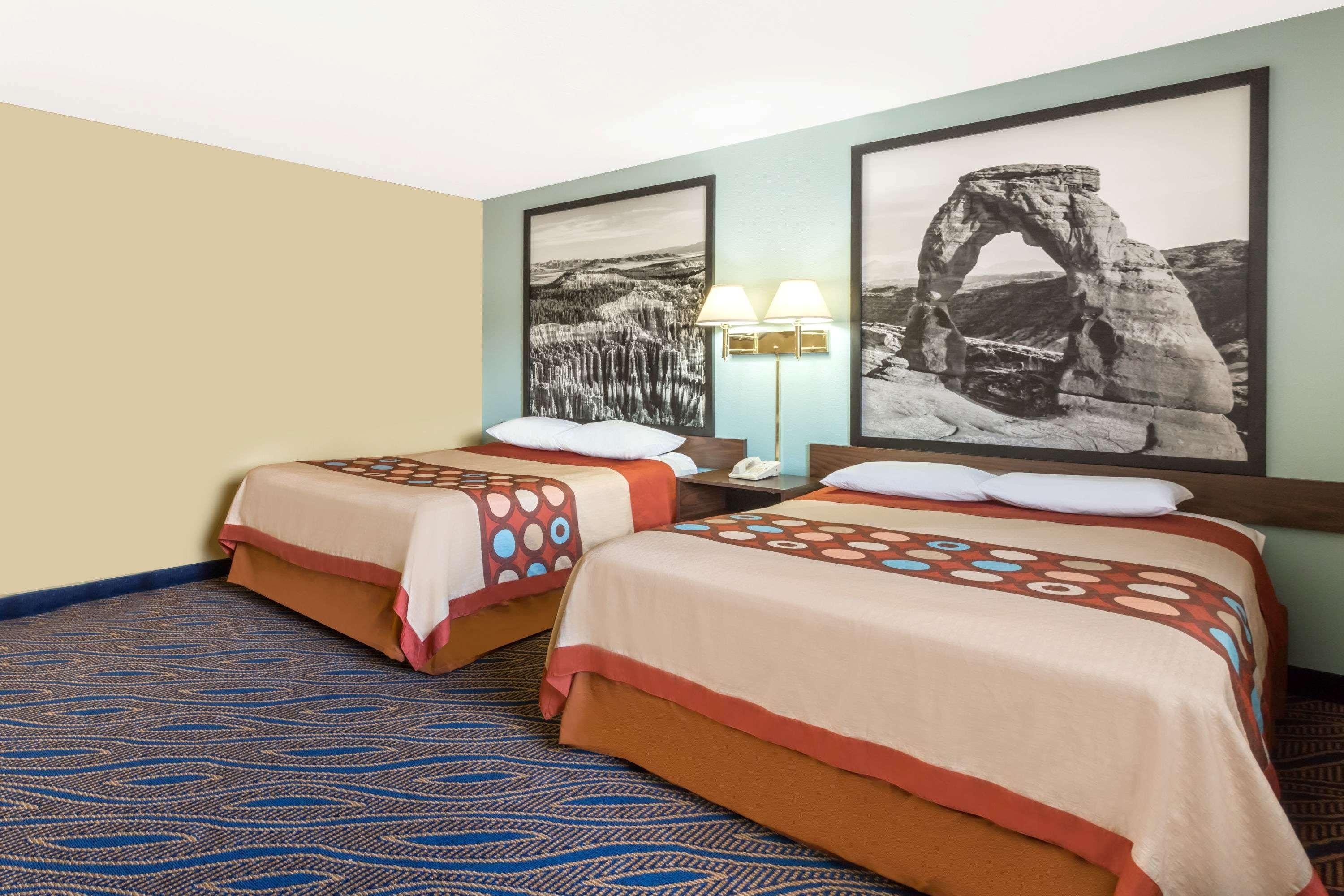 Super 8 By Wyndham Cedar City Bagian luar foto