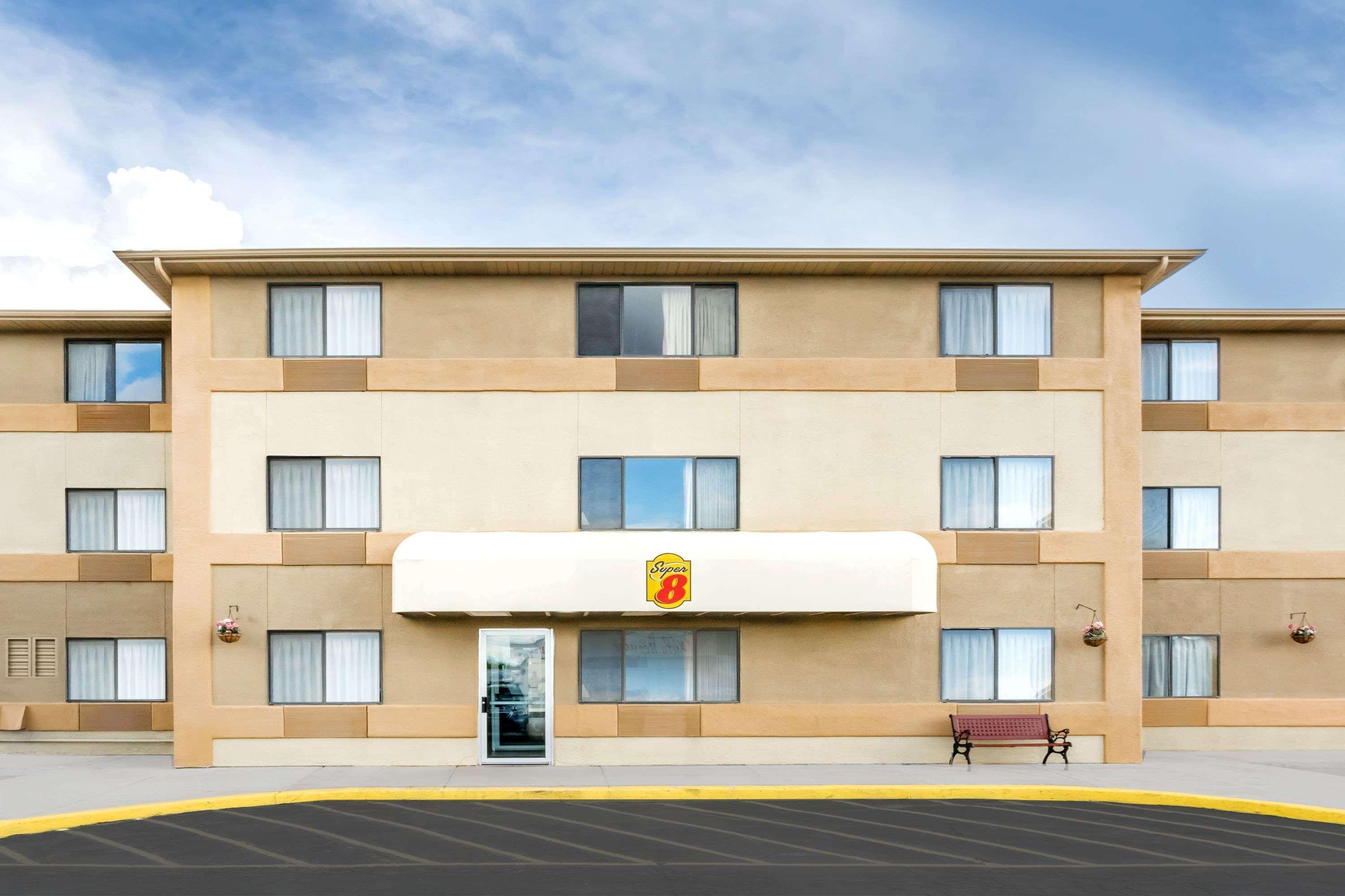 Super 8 By Wyndham Cedar City Bagian luar foto