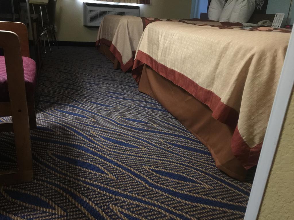 Super 8 By Wyndham Cedar City Bagian luar foto